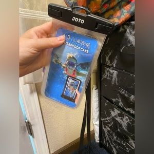 Phone waterproof pouch with lanyard